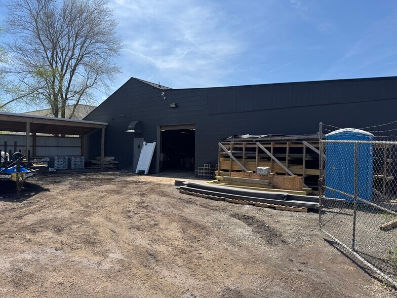 More Photos Of 805-809 E Perkins Rd, Urbana General Retail For Lease