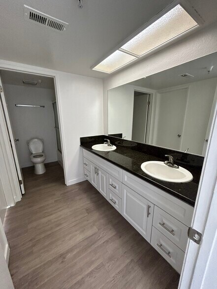 More Photos Of 311-313 E Pine St, Santa Ana Apartments For Sale