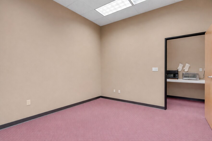 More Photos Of 3748 Civic Center Dr, North Las Vegas Light Manufacturing For Sale