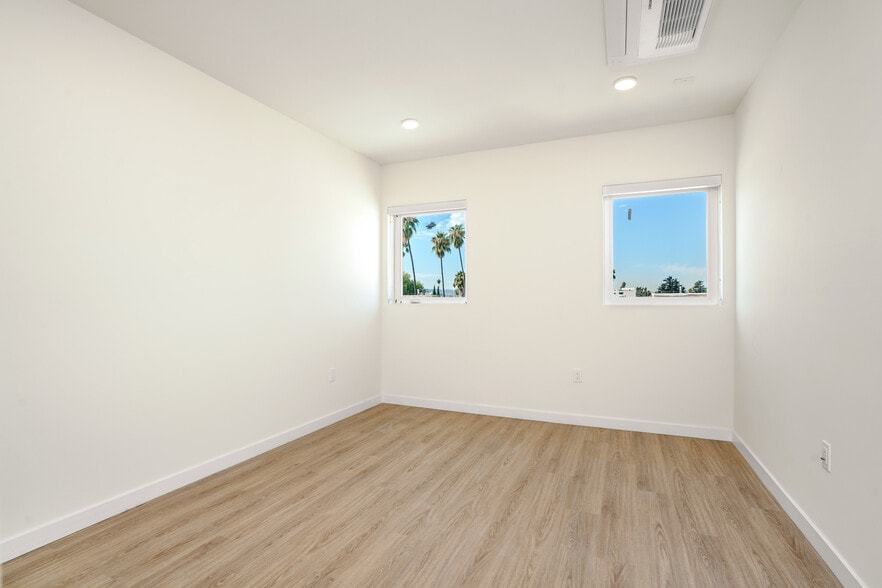 More Photos Of 14629 W Erwin St, Van Nuys Apartments For Sale