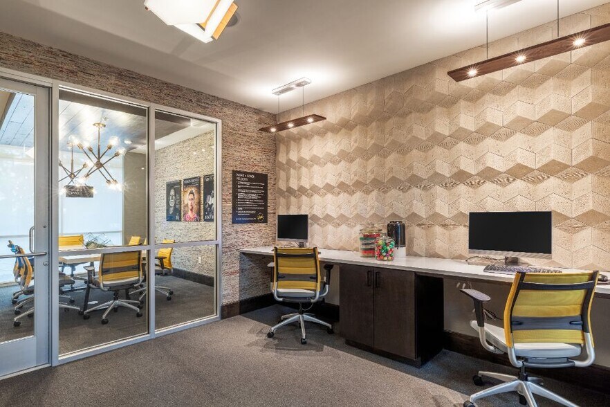 More Photos Of 305 W Commerce St, Dallas Apartments For Lease