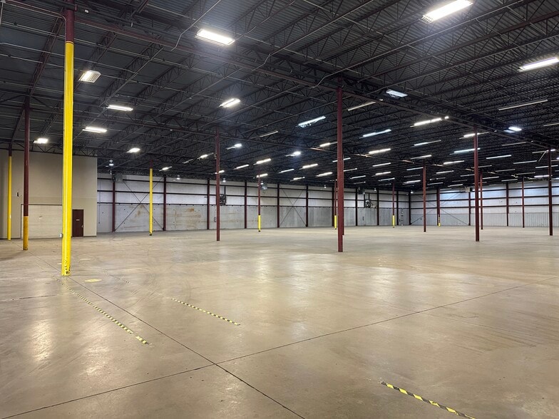 More Photos Of 12322 E 55th St, Tulsa Distribution For Lease