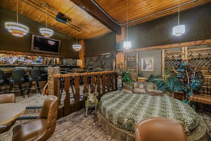 More Photos Of 1900 & 1924 Marshall St NE, Minneapolis Restaurant For Sale
