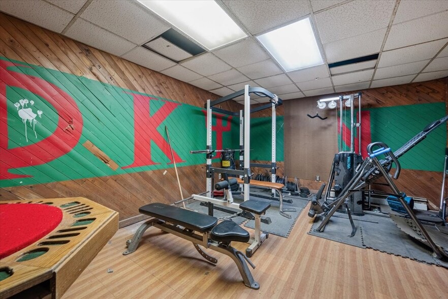 More Photos Of 1020 W Hillcrest Dr, Dekalb Sorority Fraternity House For Sale
