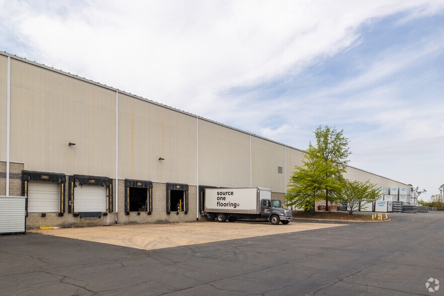 More Photos Of 8422 Wellington Rd, Manassas Manufacturing For Lease