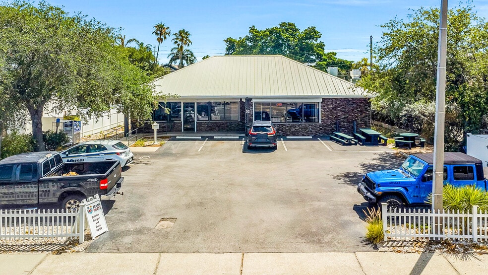 More Photos Of 6655 Gulf Blvd, Saint Petersburg Freestanding For Sale