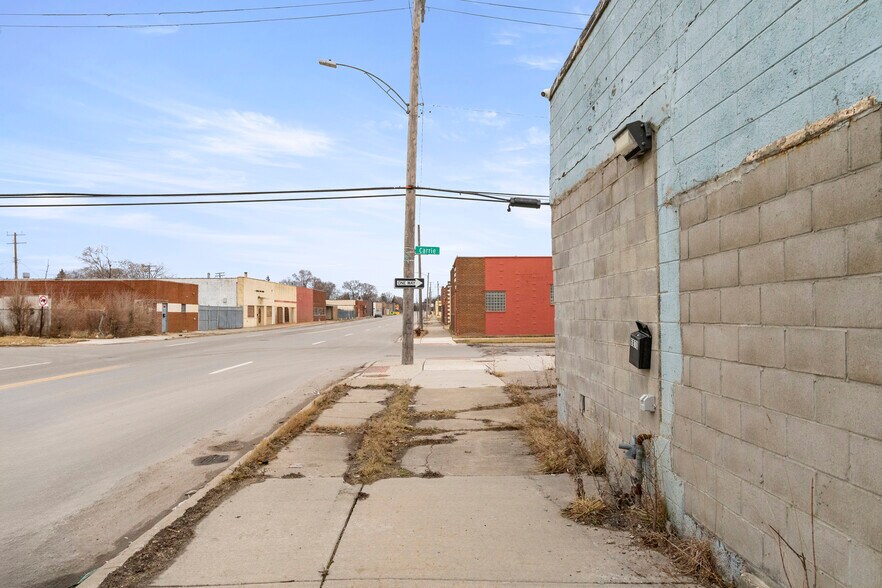 More Photos Of 6870 E Davison St, Hamtramck Industrial For Sale