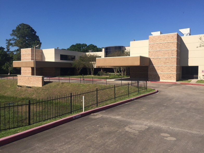More Photos Of 17506 Red Oak Dr, Houston Hospital For Lease