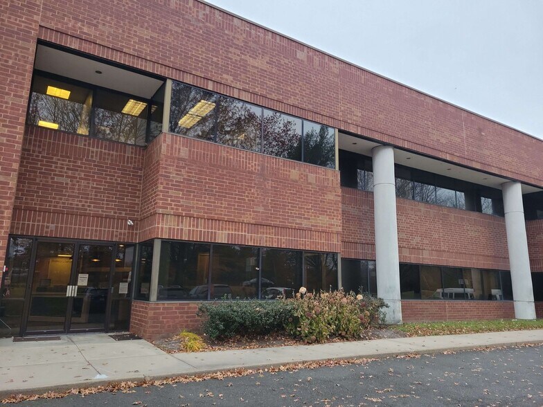 More Photos Of 100 Horizon Center Blvd, Hamilton Coworking Space