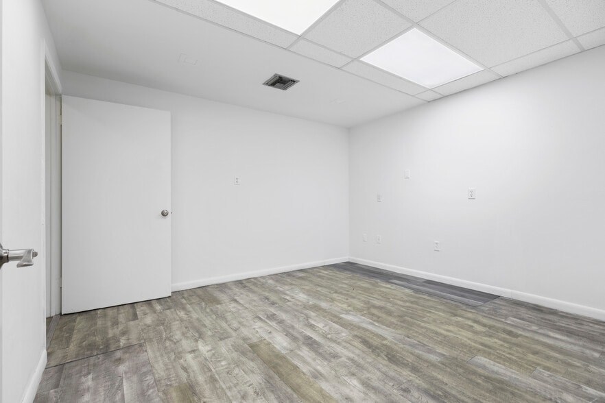 More Photos Of 1740-1742 NW 93rd Ave, Miami Warehouse For Lease