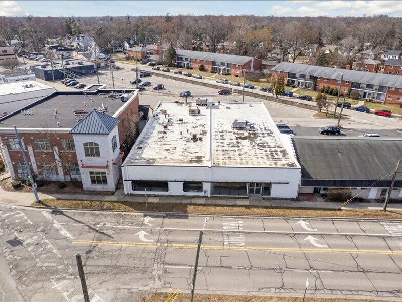 More Photos Of 1107 Crooks Rd, Royal Oak Storefront For Sale