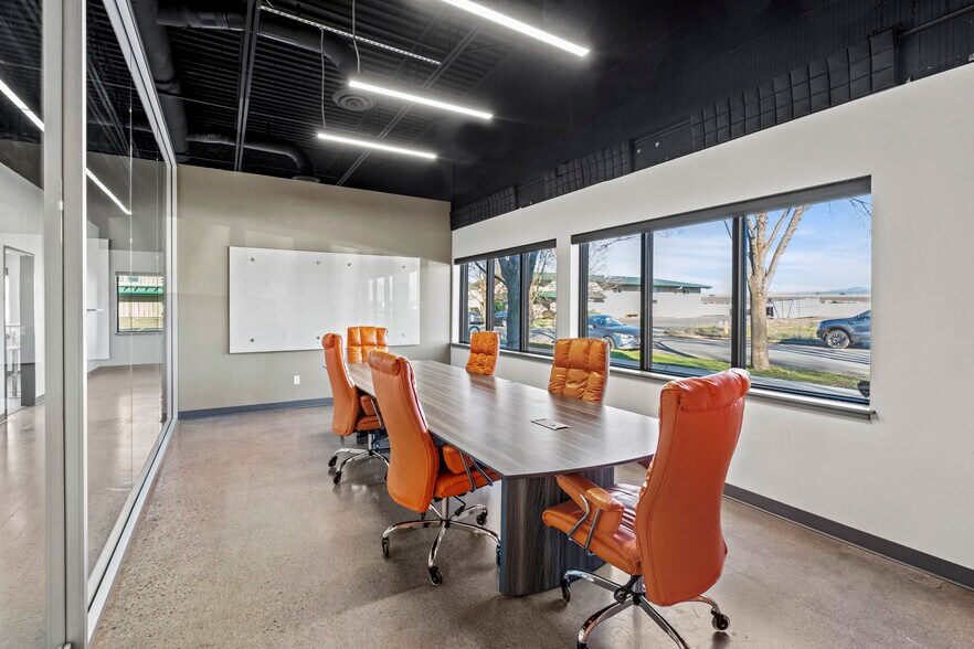 More Photos Of 4731 Industry Dr, Medford Light Manufacturing For Lease