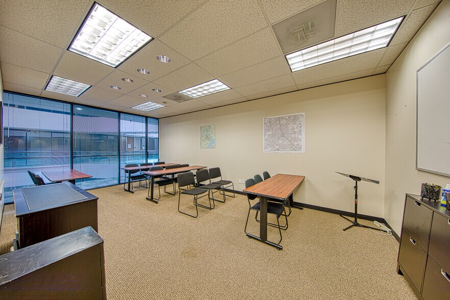 More Photos Of 1300 N Sam Houston Pky E, Houston Office Residential For Lease