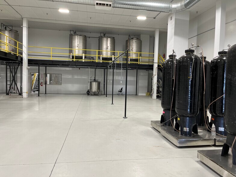 More Photos Of 717 E Industrial Blvd, Pueblo Distribution For Sale