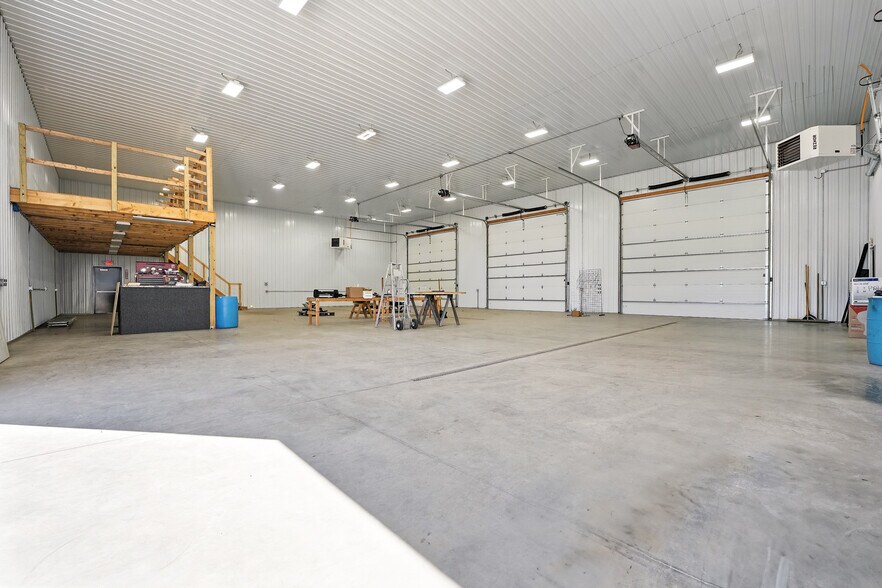 More Photos Of 4487 Sr 8, Titusville Showroom For Sale