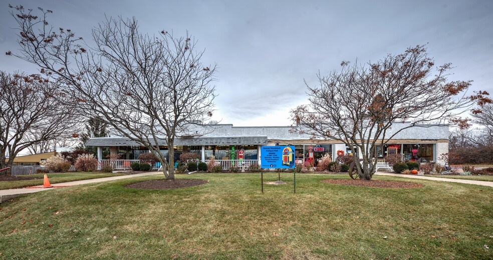 Primary Photo Of 890 Lake Ave, Woodstock Storefront Retail Residential For Sale