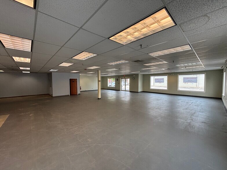 More Photos Of 11-15 Fourth St, Dover Flex For Lease