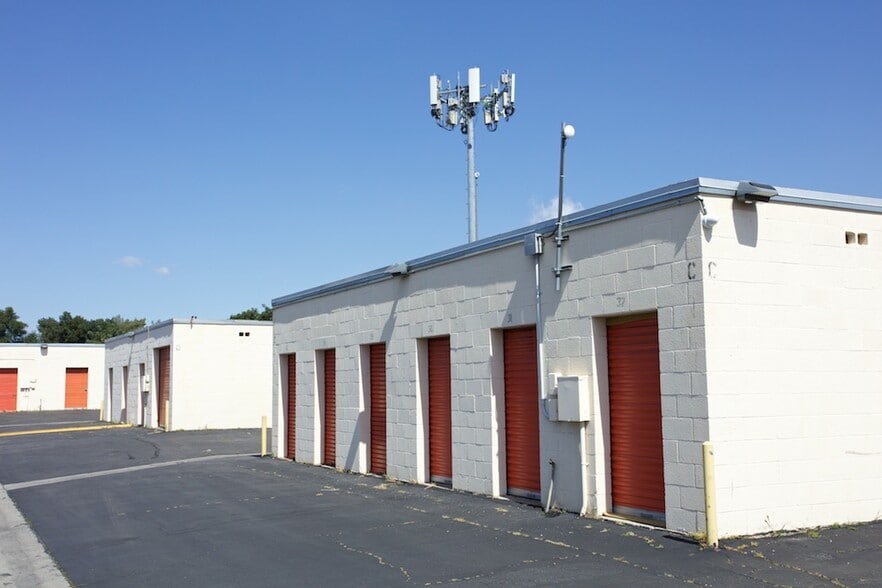 More Photos Of 10991 Roscoe Blvd, Sun Valley Self Storage For Sale