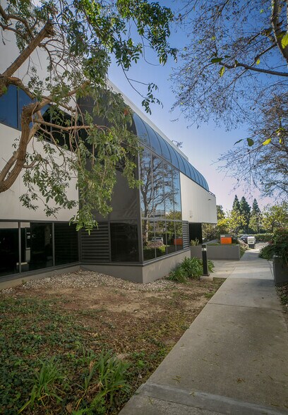 More Photos Of 6089 Bristol Pky, Culver City Loft Creative Space For Lease