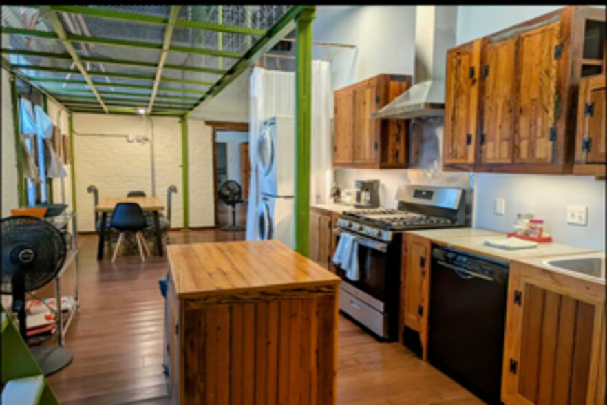 More Photos Of 828 E 15th St, Brownsville Office For Sale