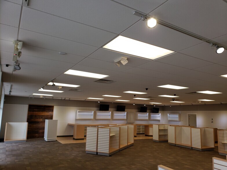 More Photos Of 2979 Lindbergh Blvd, Springfield Storefront Retail Office For Lease