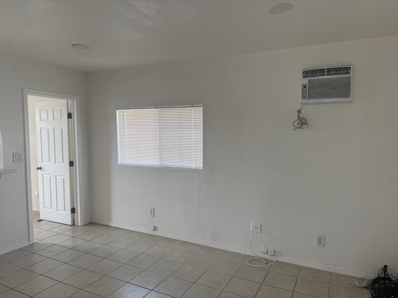 More Photos Of 11007 Crenshaw Blvd, Inglewood Storefront For Sale