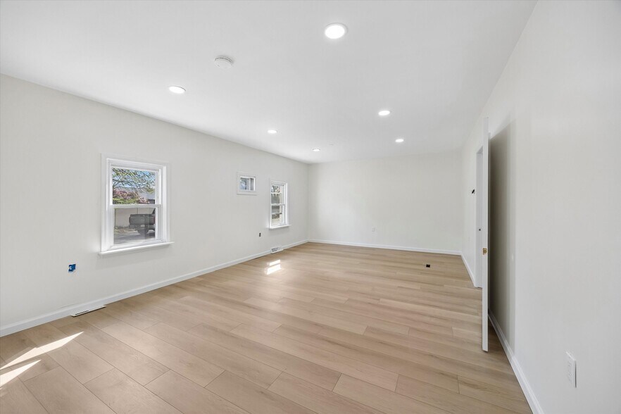 More Photos Of 102 Bristol Oxford Valley Rd, Langhorne Specialty For Lease