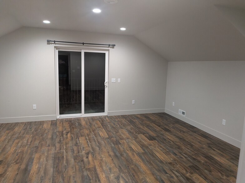 More Photos Of 6891 Grand Ave, Billings Service For Lease
