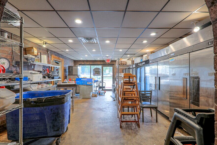 More Photos Of 330 E 135th St, Kansas City Restaurant For Sale