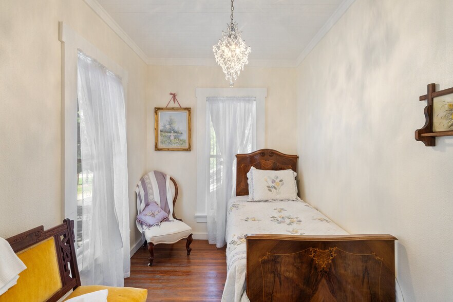 More Photos Of 201 Nugent Ave ave, Johnson City Hotel For Sale