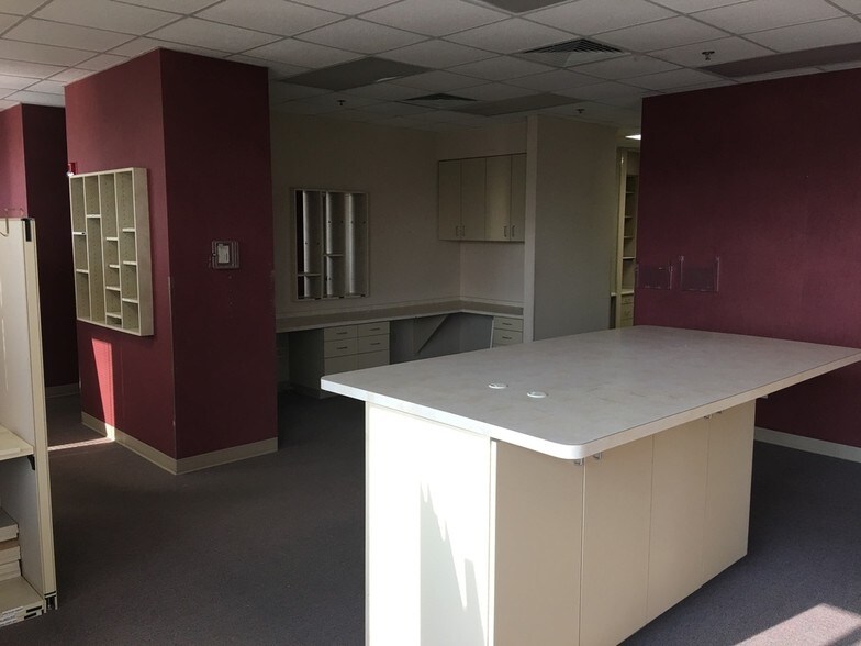 More Photos Of 1312 Professional Blvd, Evansville Medical For Sale