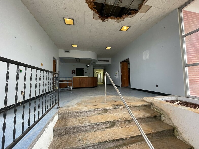 More Photos Of 600 Avenue S NW, Winter Haven Research And Development For Sale