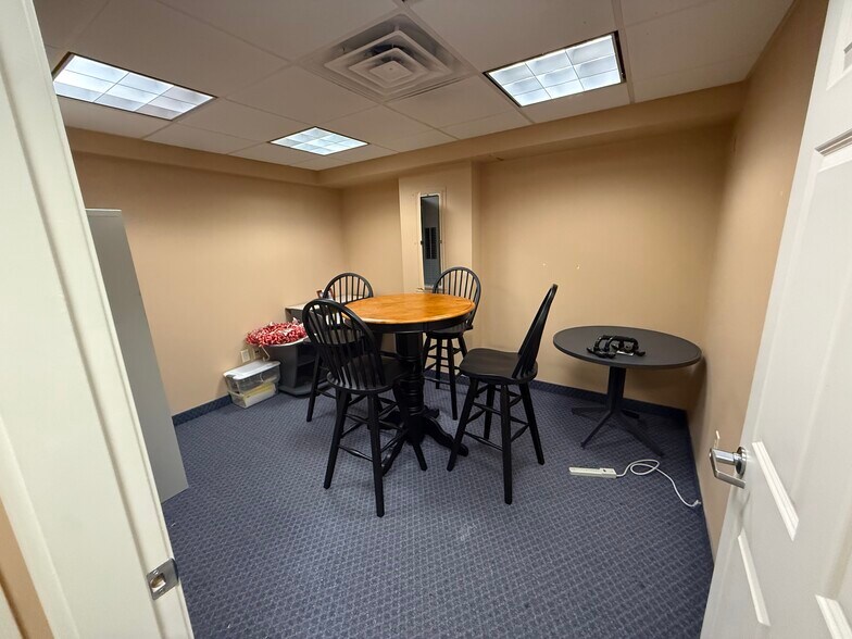 More Photos Of 381 Main St, Wakefield Storefront Retail Office For Lease