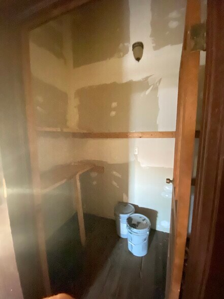 More Photos Of 116 Courthouse Sq, Edgefield Storefront For Lease