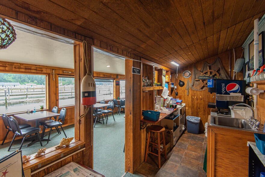 More Photos Of 142 Bay Front Loop, Winchester Bay General Retail For Sale