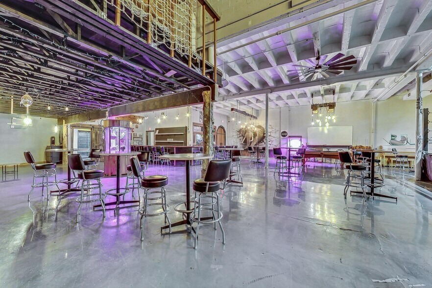 More Photos Of 3693-3705 W Grand Ave, Chicago Warehouse For Sale