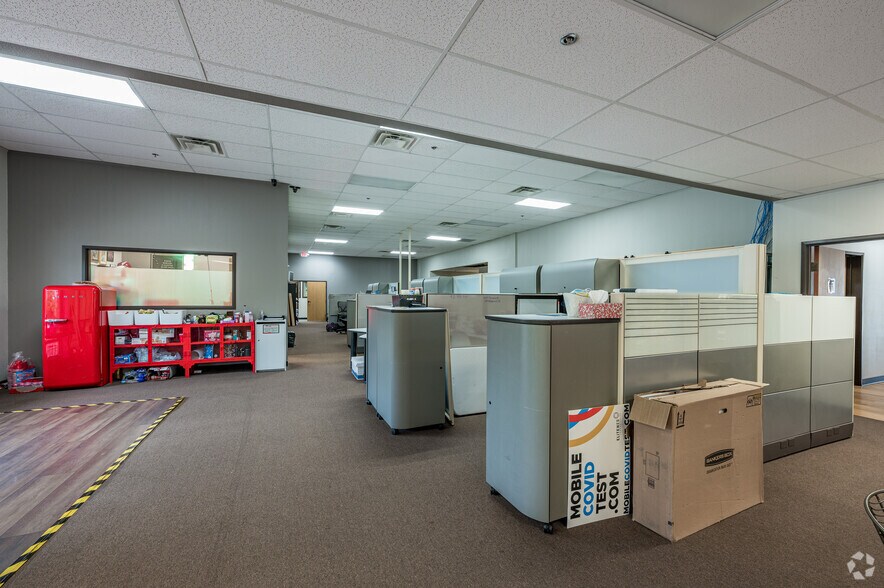 More Photos Of 4215 N Beltwood Pky, Dallas Industrial For Lease