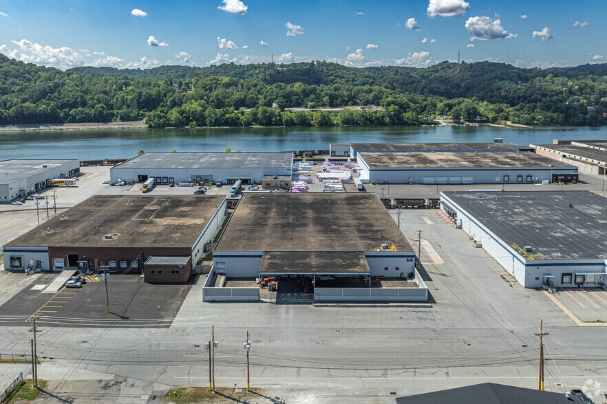 More Photos Of 633 Avenue B, Leetsdale Warehouse For Lease