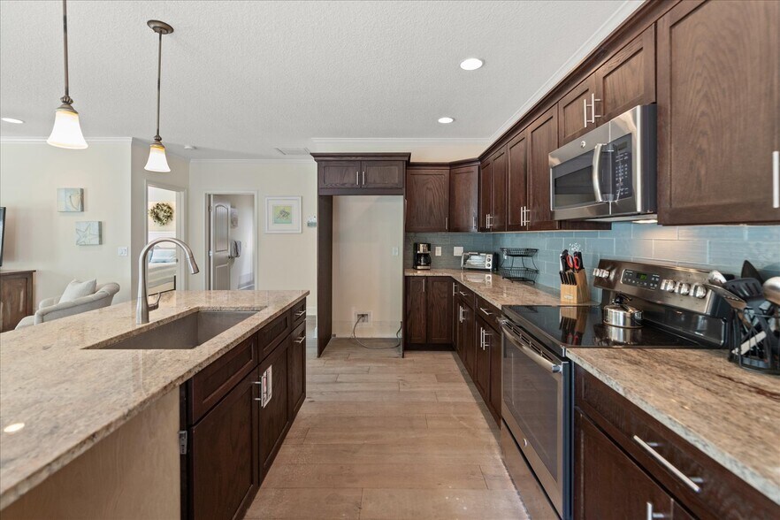 More Photos Of 413 Pine Ave, Anna Maria Flex For Sale