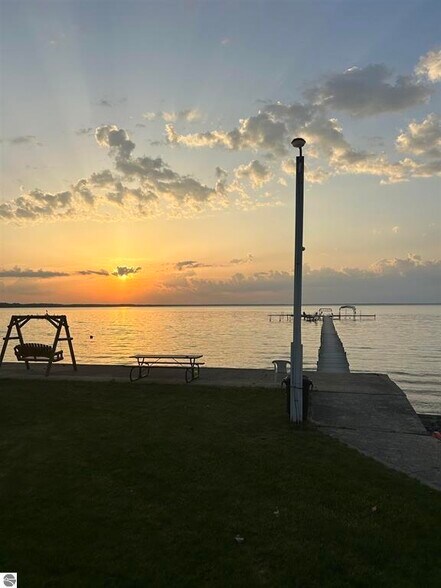 More Photos Of 10360 West Shore Dr, Houghton Lake Hospitality For Sale