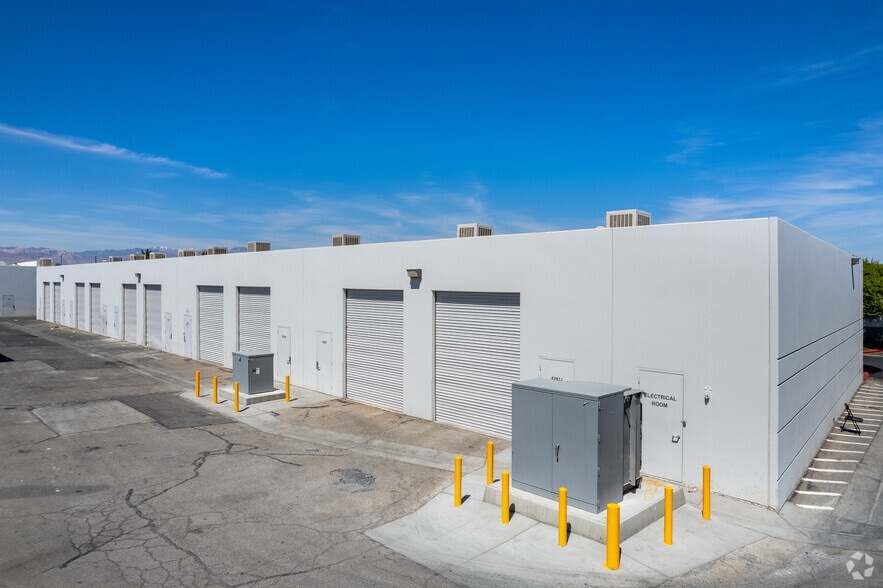 More Photos Of 6283 Dean Martin Dr, Las Vegas Light Manufacturing For Lease