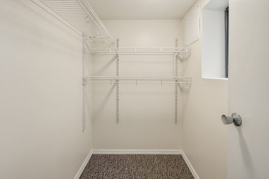 More Photos Of 5011 5th Ave NE, Seattle Apartments For Sale