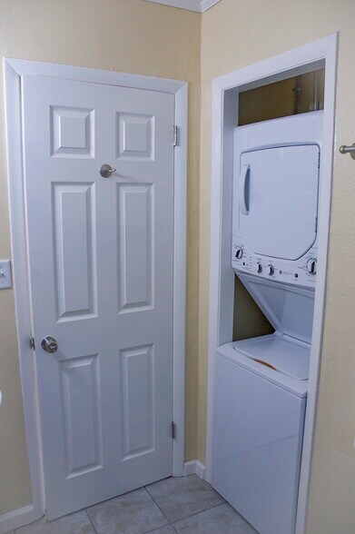 More Photos Of 559 Pulaski St, Athens Specialty For Sale