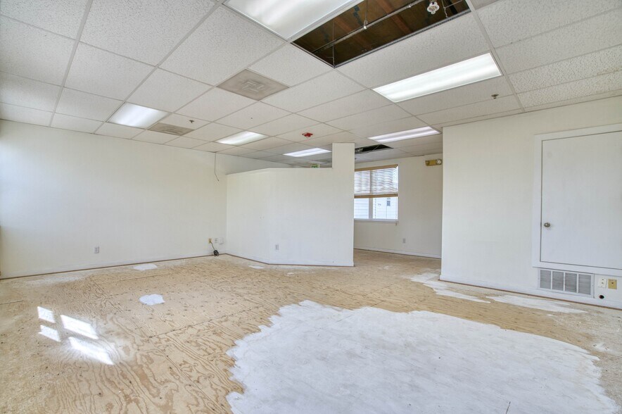 More Photos Of 201 Terry St, Longmont Storefront For Lease