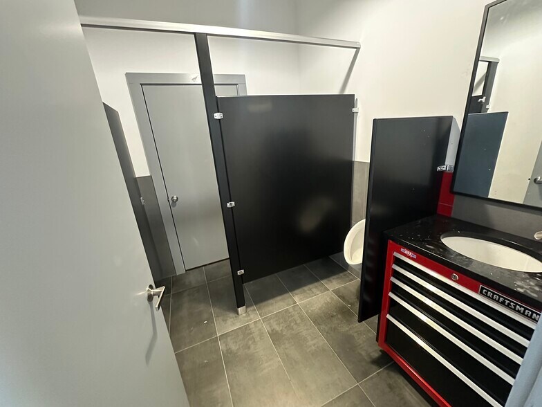 More Photos Of 15 Commerce St, Hawthorne Parking Garage For Sale