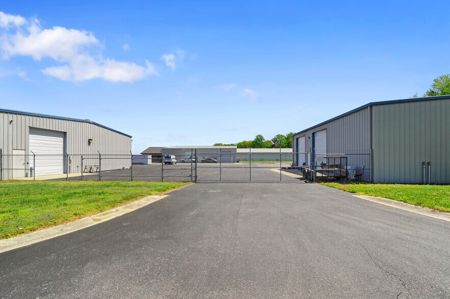 More Photos Of 198 Mullet Run, Milford Light Distribution For Sale