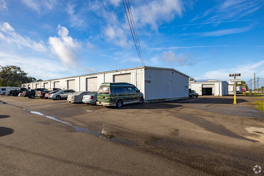 More Photos Of 7715-7723 Ellis Rd, West Melbourne Warehouse For Lease