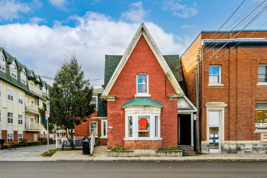 More Photos Of 127 Rue Queen, Sherbrooke Office Residential For Sale