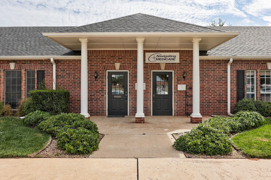 More Photos Of 500 N Financial Ter, Mustang Medical For Sale