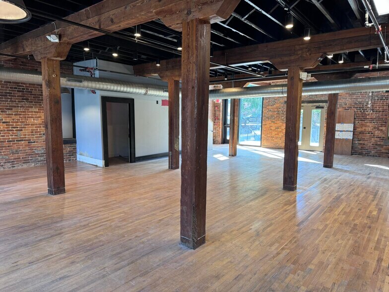 More Photos Of 106 Barnhardt St, Greensboro Freestanding For Lease